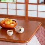 Fruta Mikan sobre un kotatsu. 